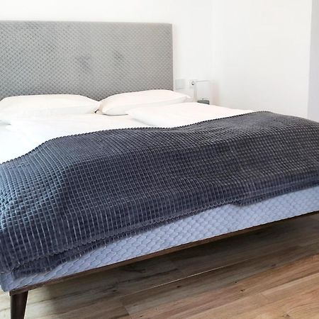 Laurentia Penthouse Apartment Merano Bagian luar foto